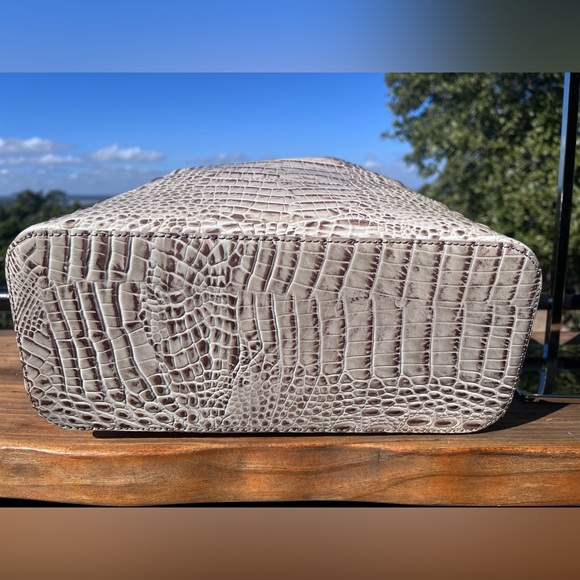 NWT Brahmin Marlowe Oyster Grey Melbourne Bucket Shoulder Bag - Picture 8 of 15